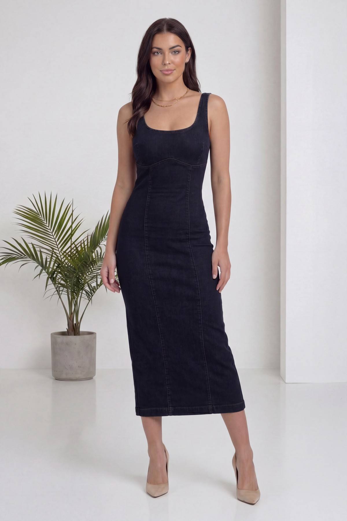 The ZKS lacivert kare yaka askılı kot midi elbise ön cepheden vücuda oturan kesim