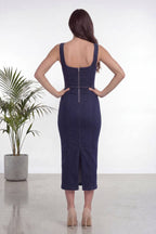 The ZKS lacivert kare yaka askılı kot midi elbise arkadan görünüm fermuar detayı