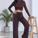 Kahverengi Drapeli Crop Bluz ve Bağlama Detaylı Pantolon Takımı