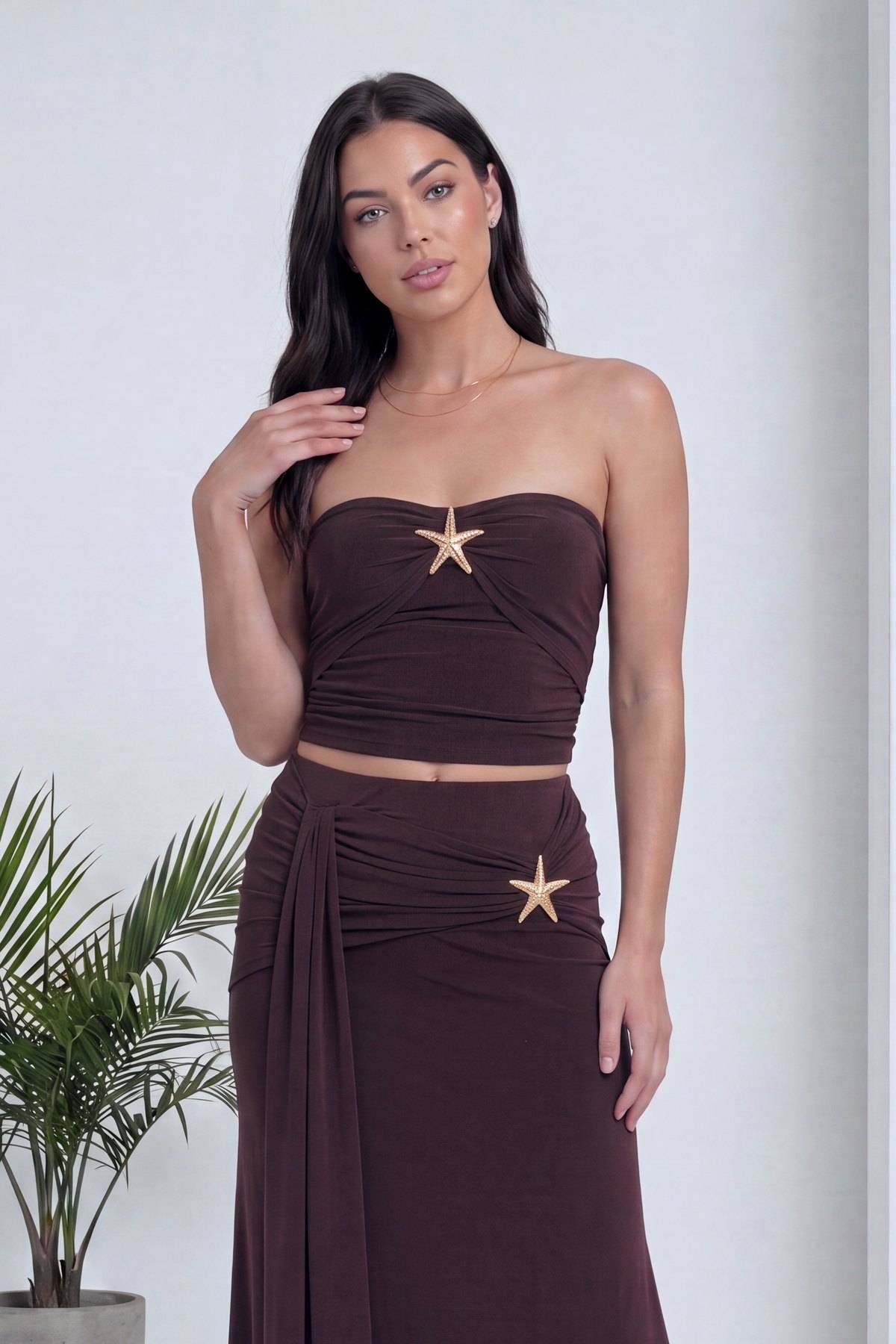 The ZKS Gold kahverengi straplez crop bluz, göğüs detayı, hafif esnek kumaş