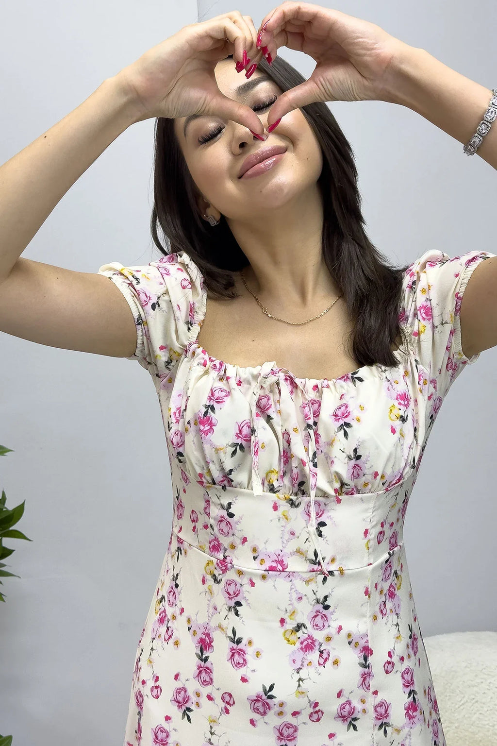 Kadın Krem Yaka Bağcıklı Çiçekli Kısa Kol Elbise