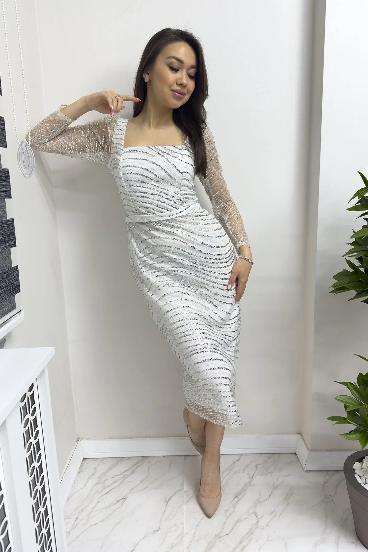 Beyaz Kare Yaka Kollu Midi Boy Abiye Elbise