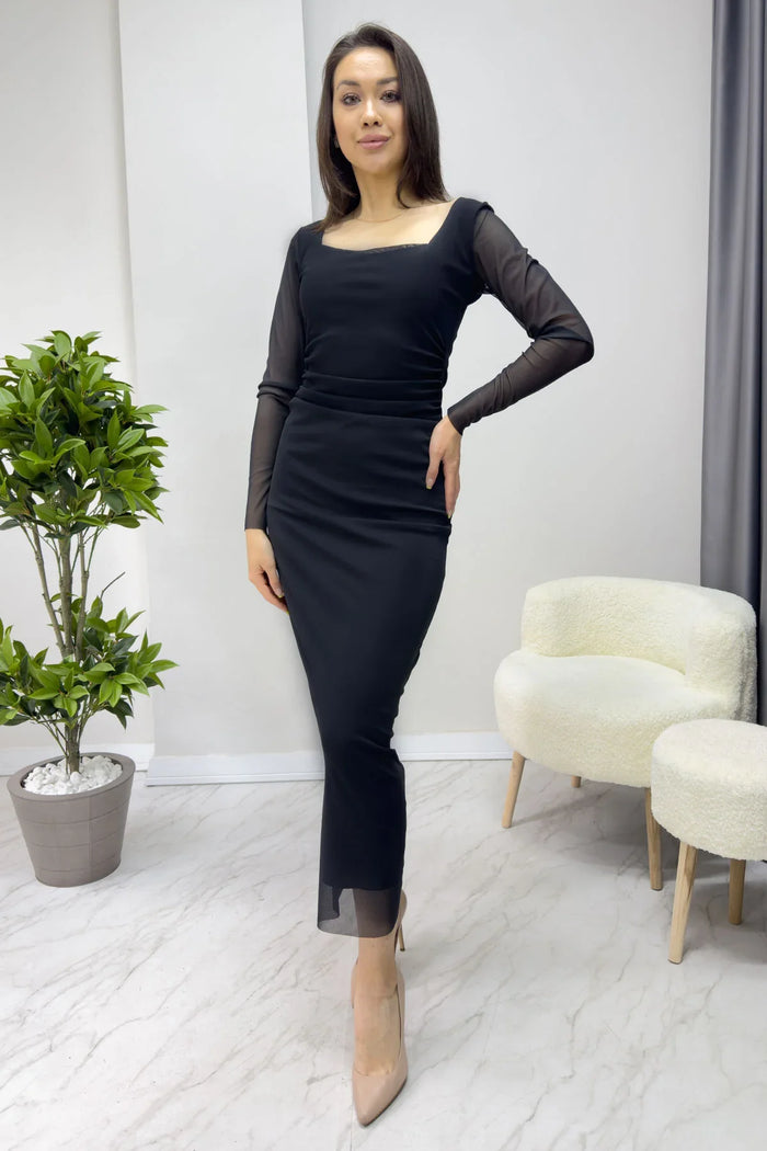 Siyah Kare Yaka Likralı Batik Desen Tül Elbise