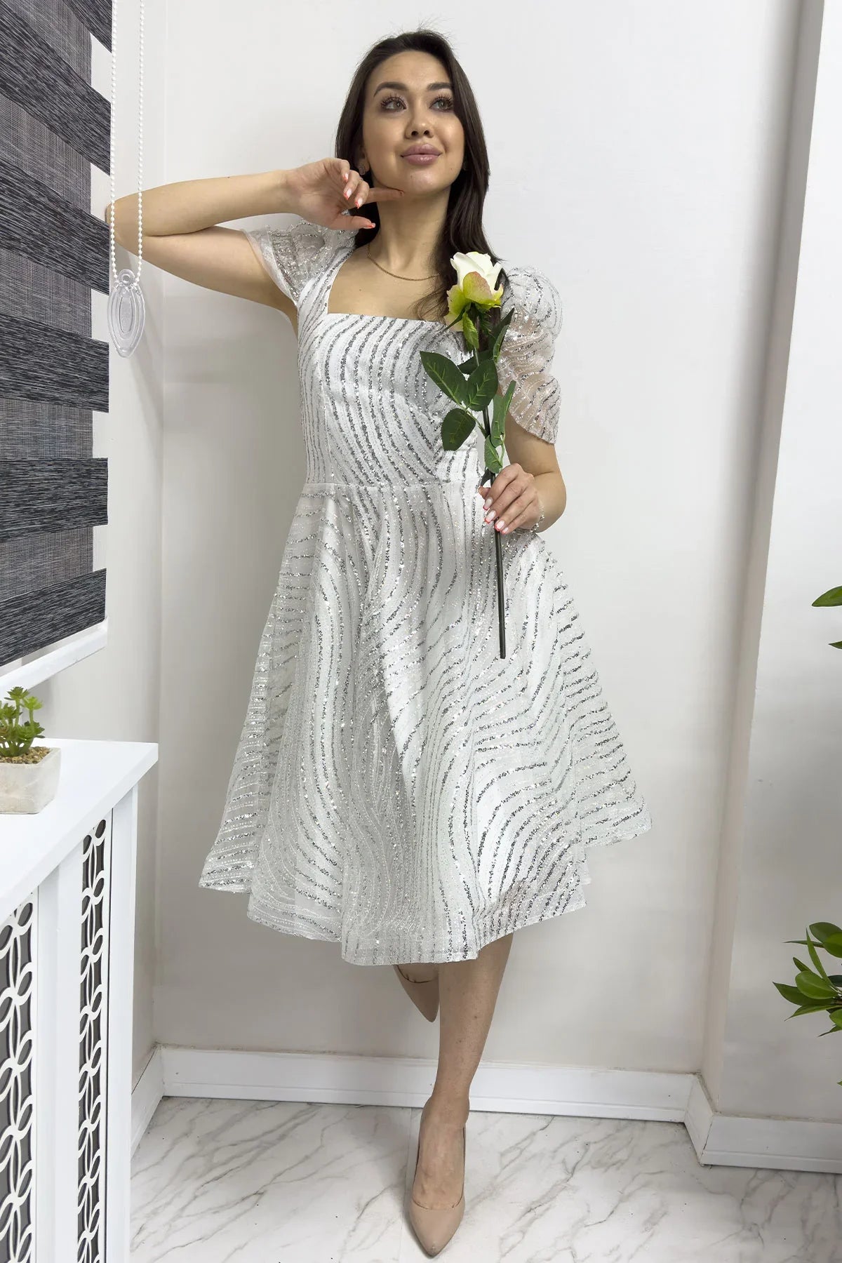 Beyaz Volanlı Kare Yaka Karpuz Kol Kloş Abiye Elbise

