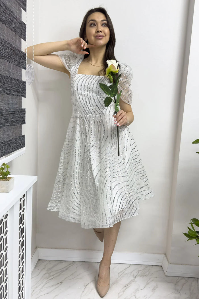 Beyaz Volanlı Kare Yaka Karpuz Kol Kloş Abiye Elbise

