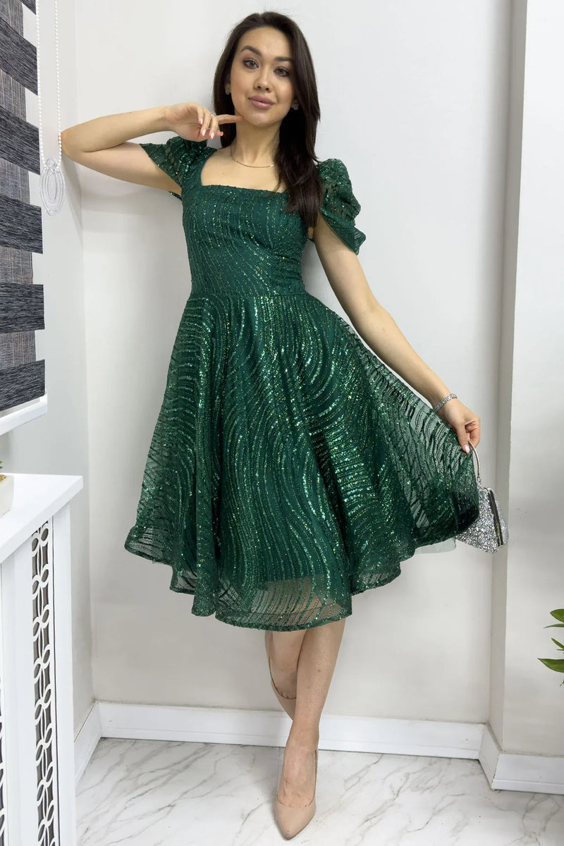 Zümrüt Yeşili Volanlı Kare Yaka Karpuz Kol Kloş Abiye Elbise

