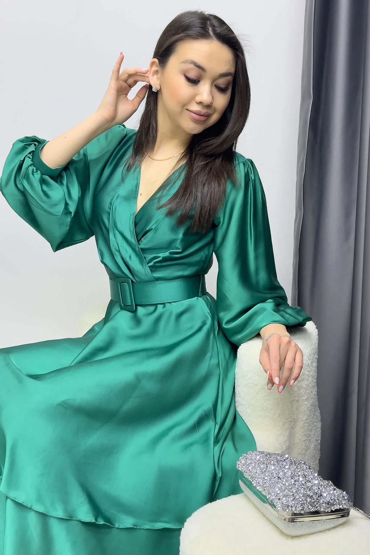 Zümrüt Yeşili Kemerli Saten Büyük Beden Abiye Elbise

