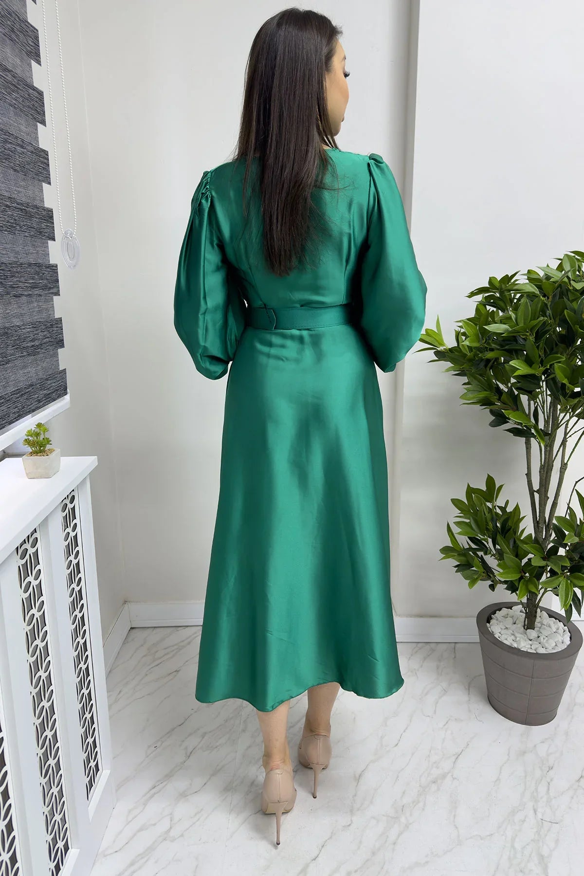 Zümrüt Yeşili Kemerli Saten Büyük Beden Abiye Elbise

