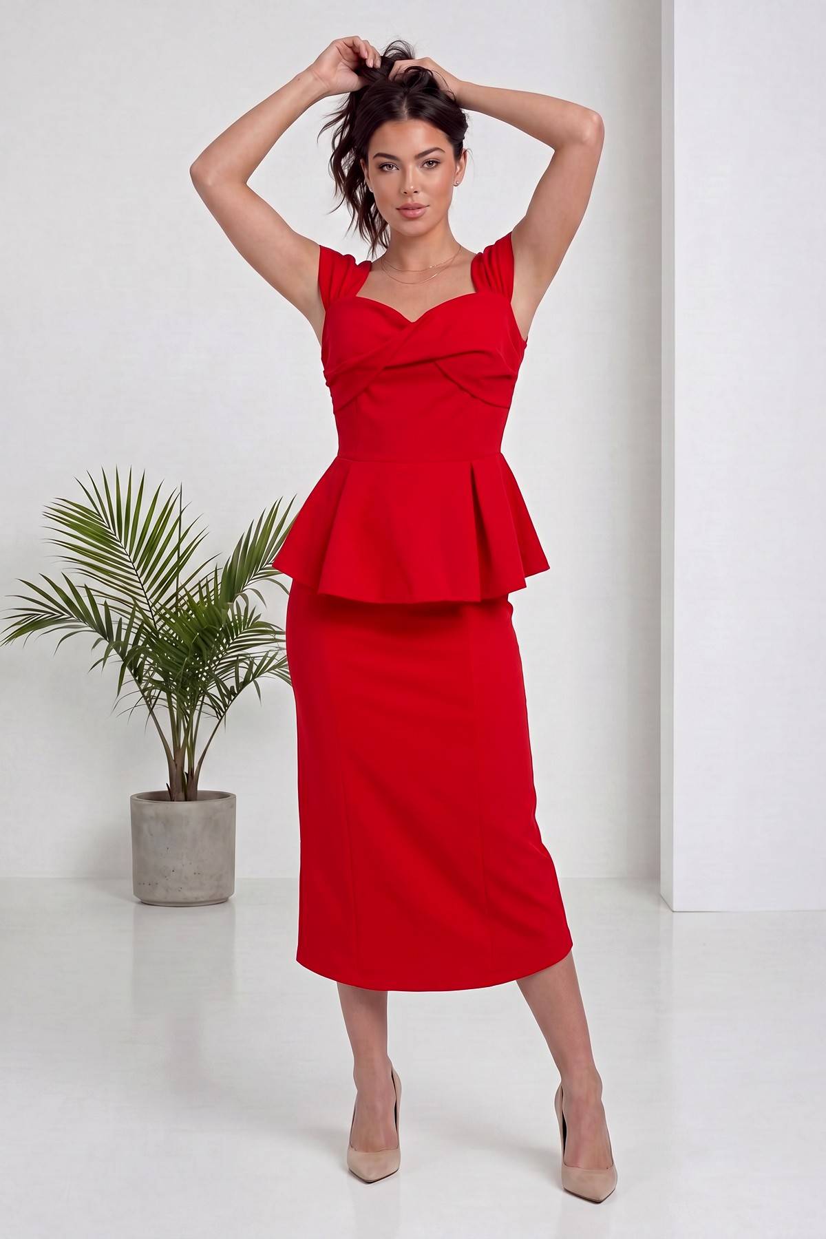 Kırmızı The ZKS peplum etek bluz ikili takım, ön görünüm, elleri başının üzerinde