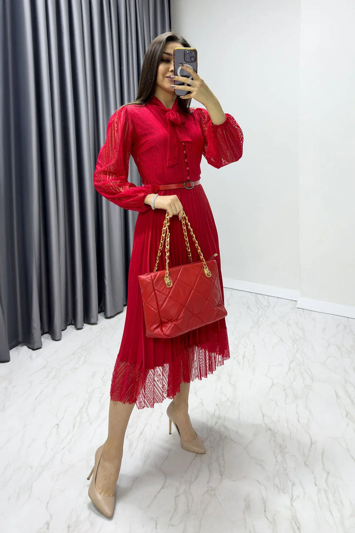 Kırmızı Boyundan Bağlamalı Fransız Güpür Piliseli Abiye Elbise

