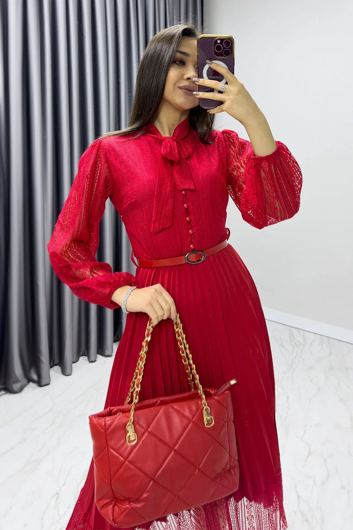 Kırmızı Boyundan Bağlamalı Fransız Güpür Piliseli Abiye Elbise

