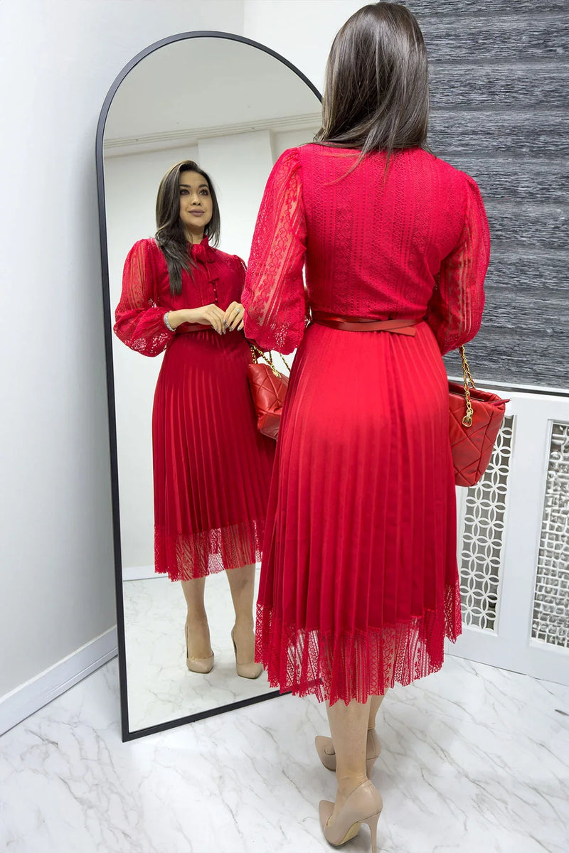 Kırmızı Boyundan Bağlamalı Fransız Güpür Piliseli Abiye Elbise

