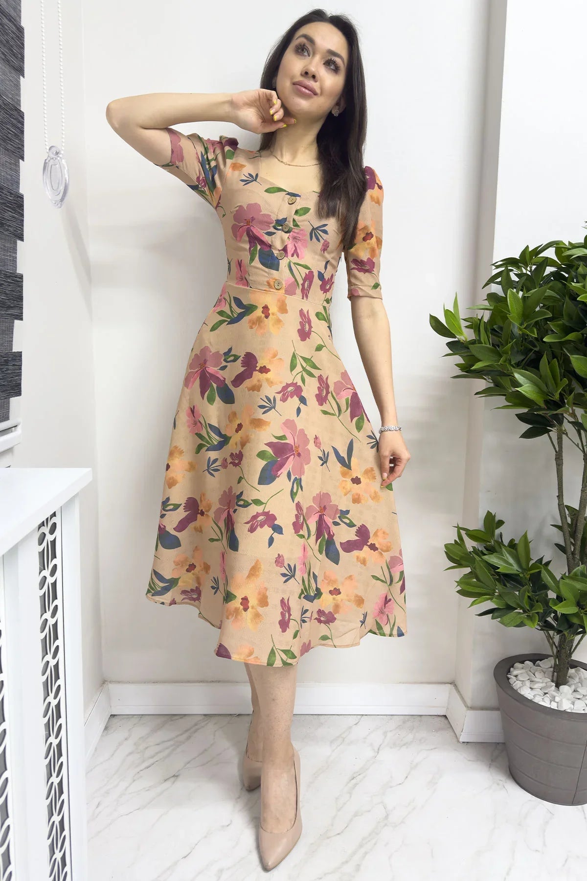 Bej Kısa Kol Yazlık Çiçek Desenli Elbise