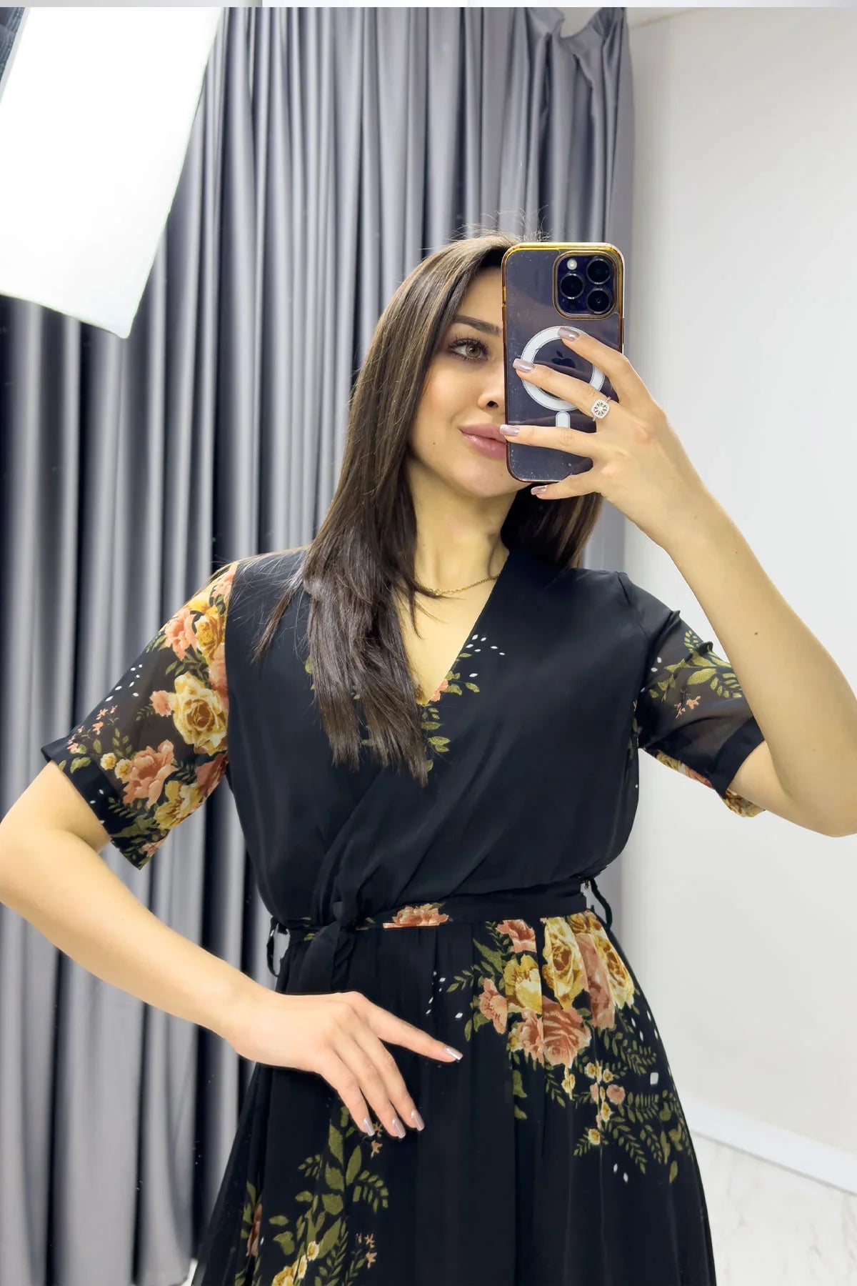 Siyah Çiçekli Kısa Kol Kruvaze Yaka Büyük Beden Şifon Elbise