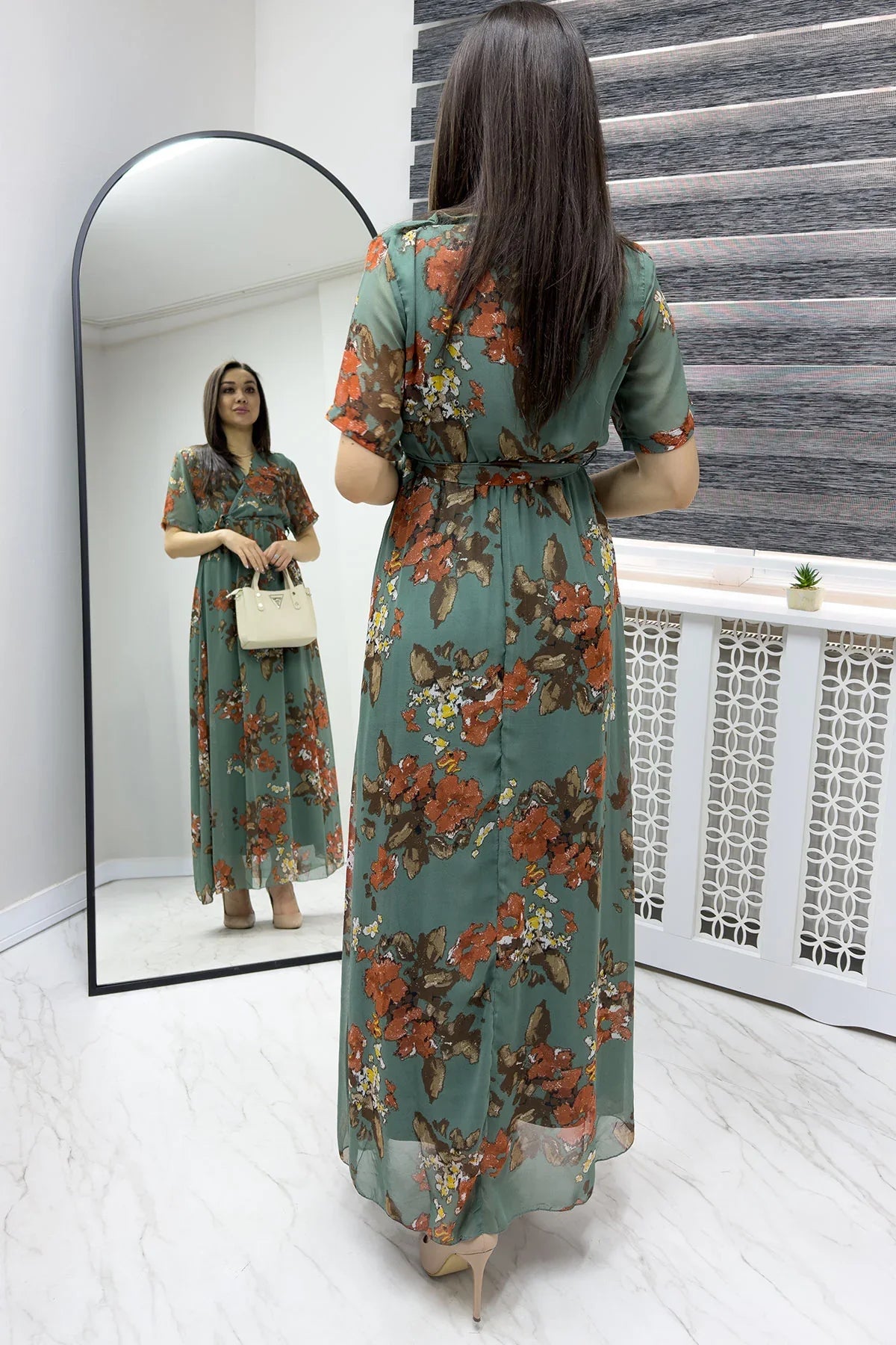 Yeşil Çiçekli Kısa Kol Kruvaze Yaka Büyük Beden Şifon Elbise

