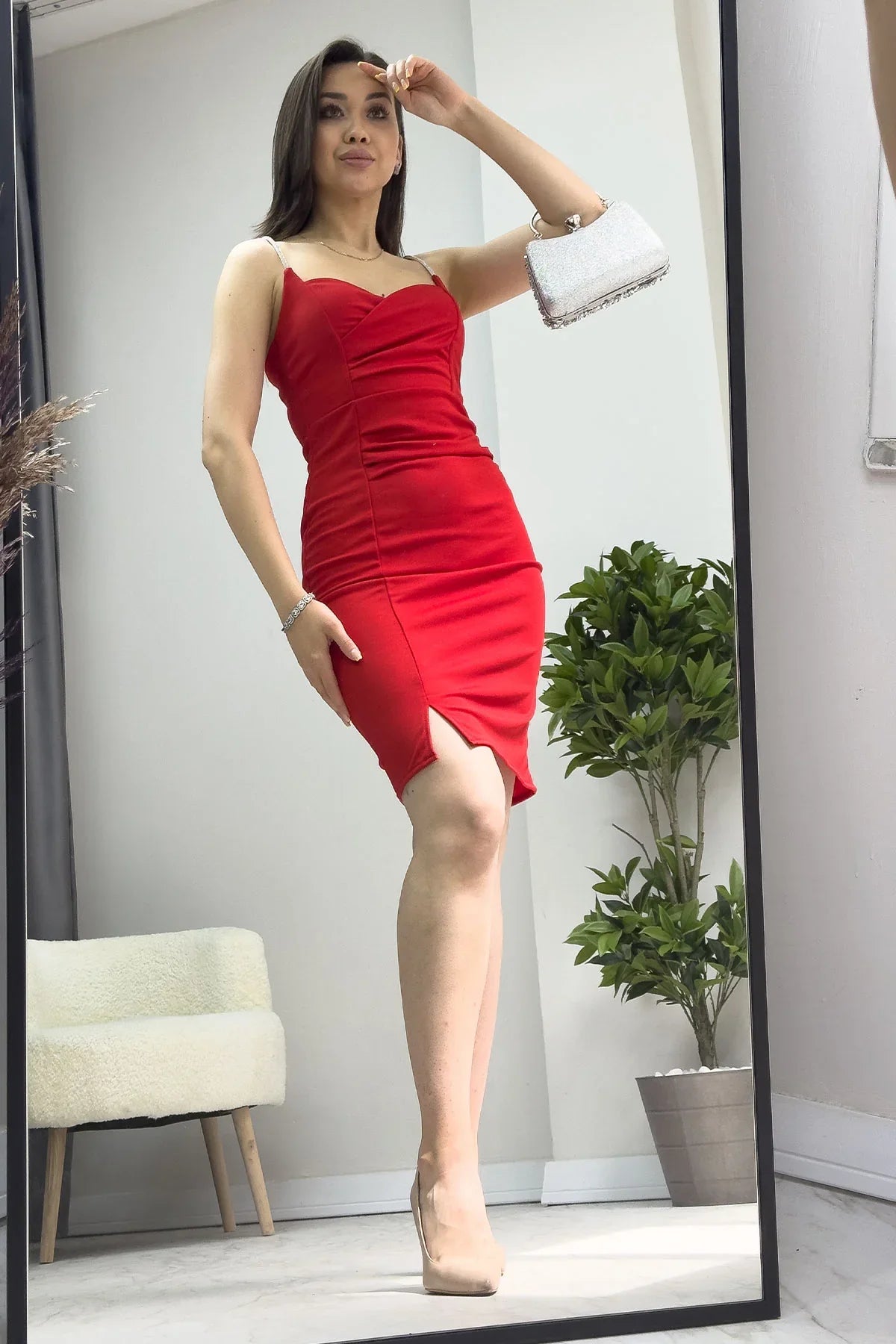 Kırmızı Taş Askı Yırtmaçlı Krep Mini Elbise
