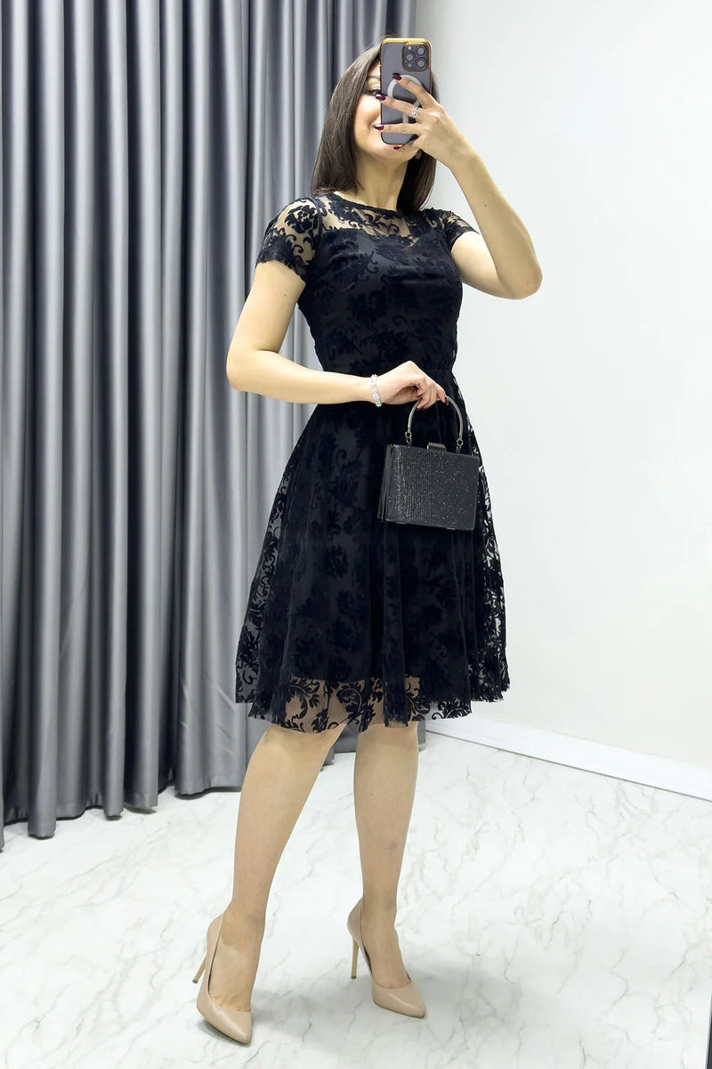 Siyah Kısa Kol Kloş Flok Elbise

