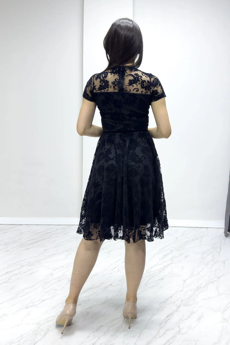 Siyah Kısa Kol Kloş Flok Elbise

