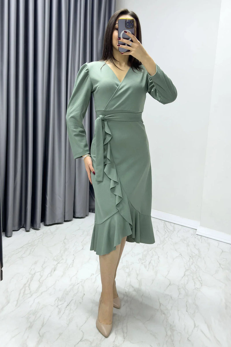 Su Yeşili Krep Volanlı Kruvaze Büyük Beden Elbise

