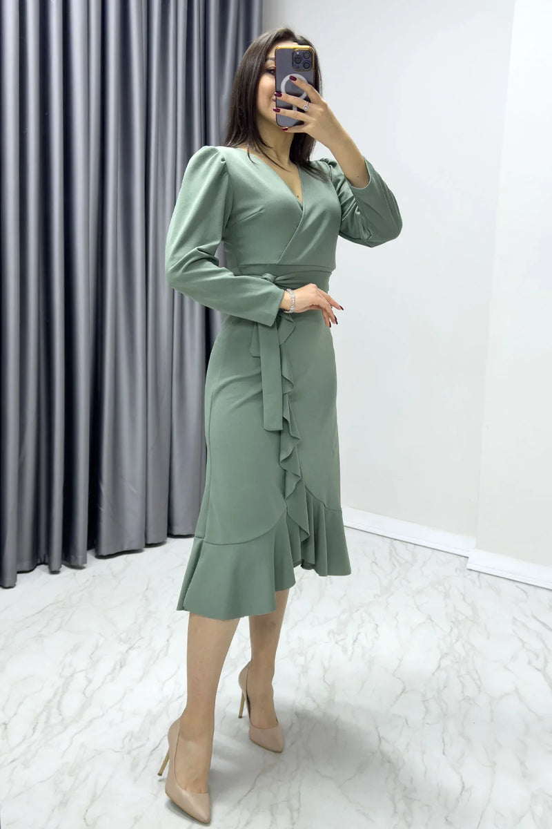 Su Yeşili Krep Volanlı Kruvaze Büyük Beden Elbise

