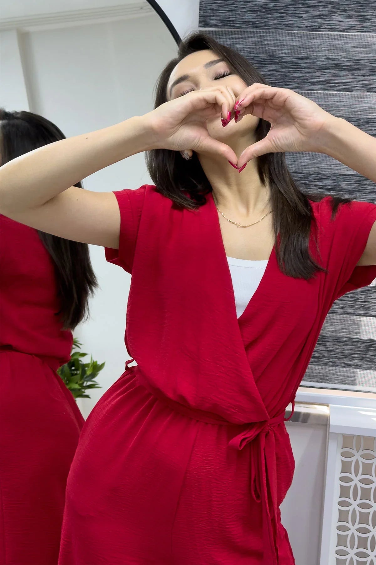 Kırmızı Kruvaze Yaka Kuşaklı Kısa Kol Tulum