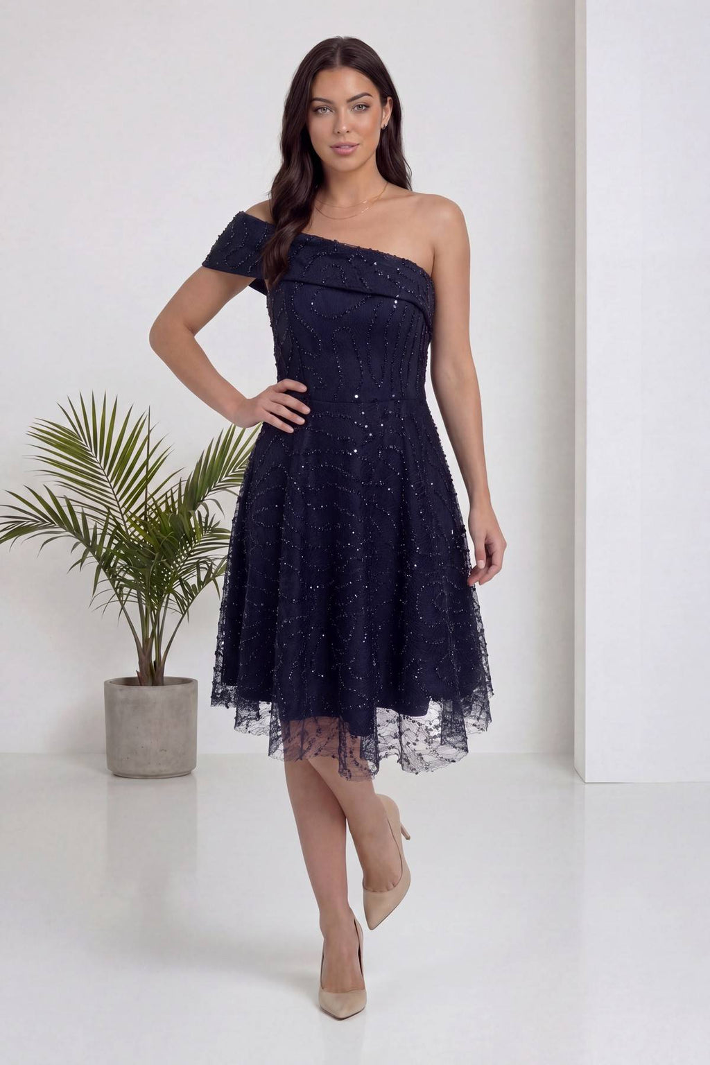 Lacivert the ZKS asimetrik tek omuz işlemeli kloş abiye elbise ön görünüm