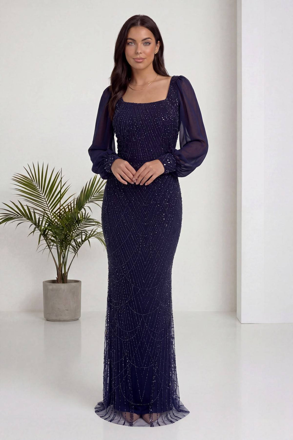 Lacivert kare yaka şifon kollu, balık kesim, tam boy işlemeli abiye elbise ön görünüm