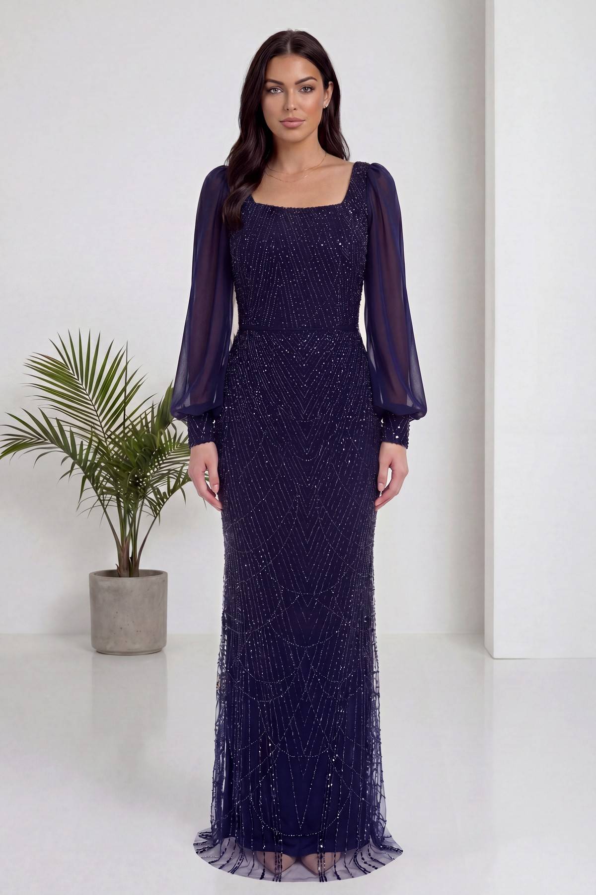 Lacivert kare yaka şifon kollu, balık kesim, geometrik desenli işlemeli abiye elbise tam görünüm