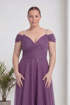 Büyük beden lila kruvaze abiye elbise, omuzları açık, V yaka, bele oturan kesim