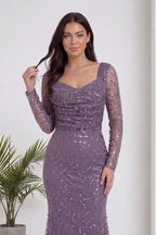 The ZKS lila boncuk işlemeli degaje yaka abiye elbise model pozu