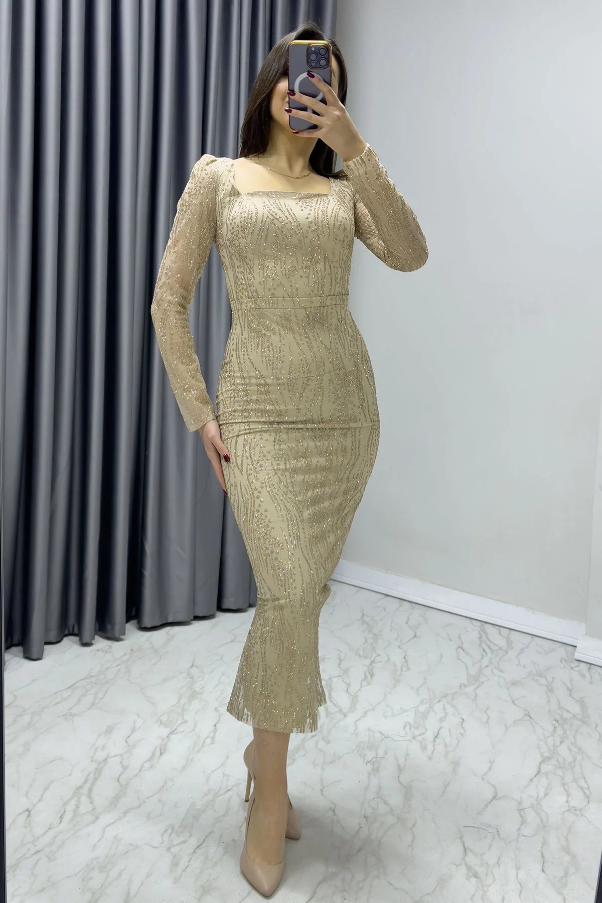 Gold Kare Yaka Simli Uzun Kol Midi Abiye Elbise

