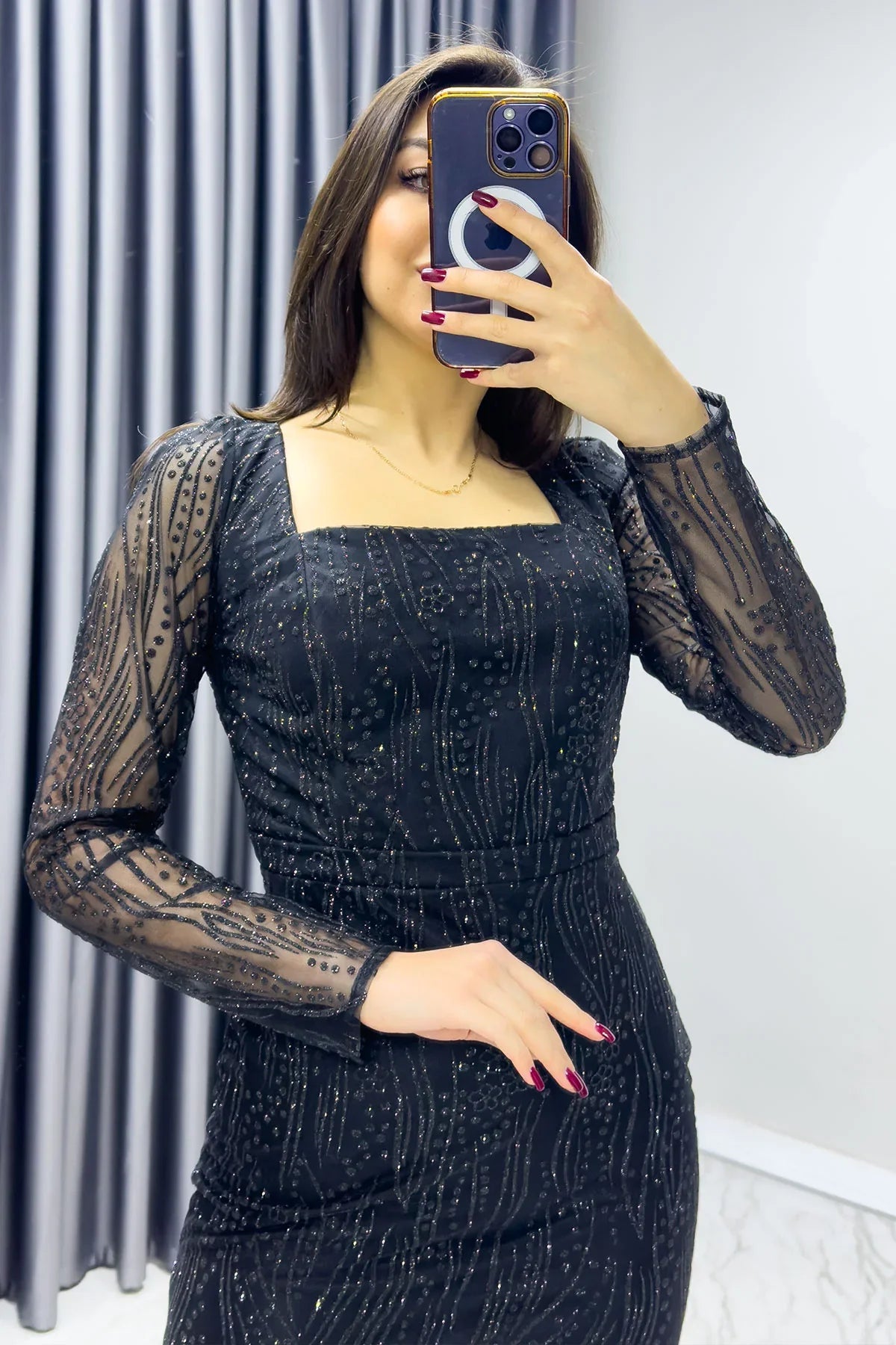 Siyah Kare Yaka Gold Simli Uzun Kol Midi Abiye Elbise

