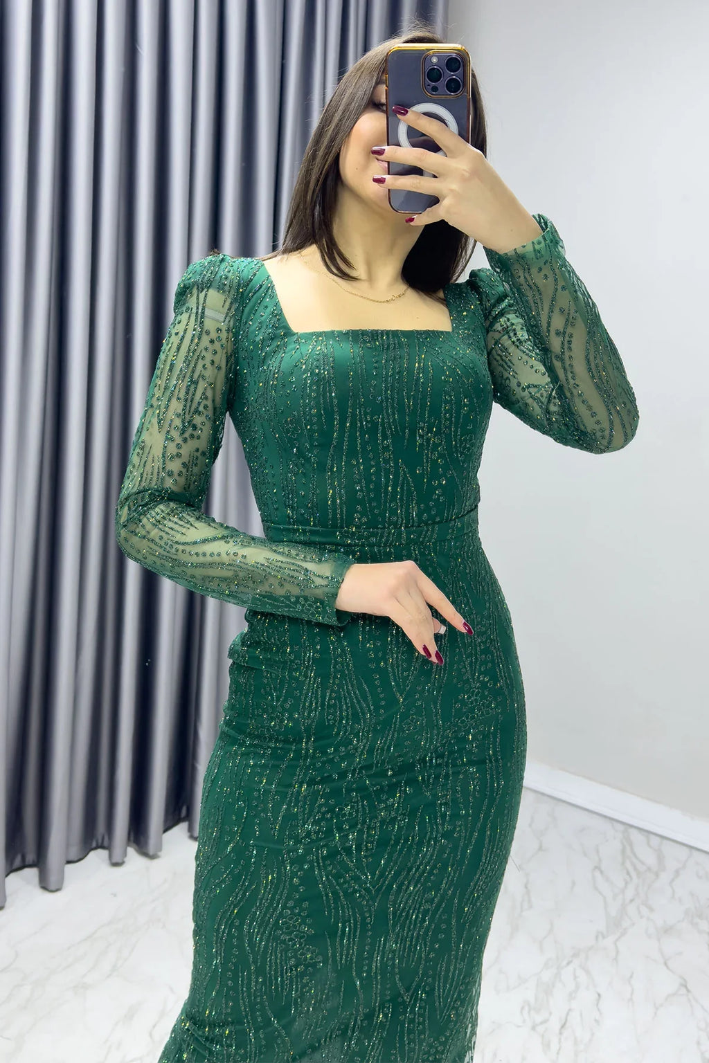 Zümrüt Yeşili Kare Yaka Gold Simli Uzun Kol Midi Abiye Elbise

