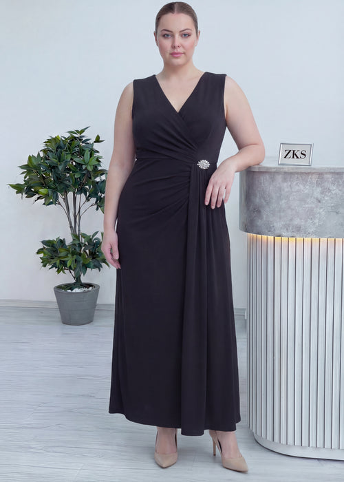 Siyah Kruvaze Yaka Büyük Beden Drapeli Broşlu Midi Boy Abiye Elbise