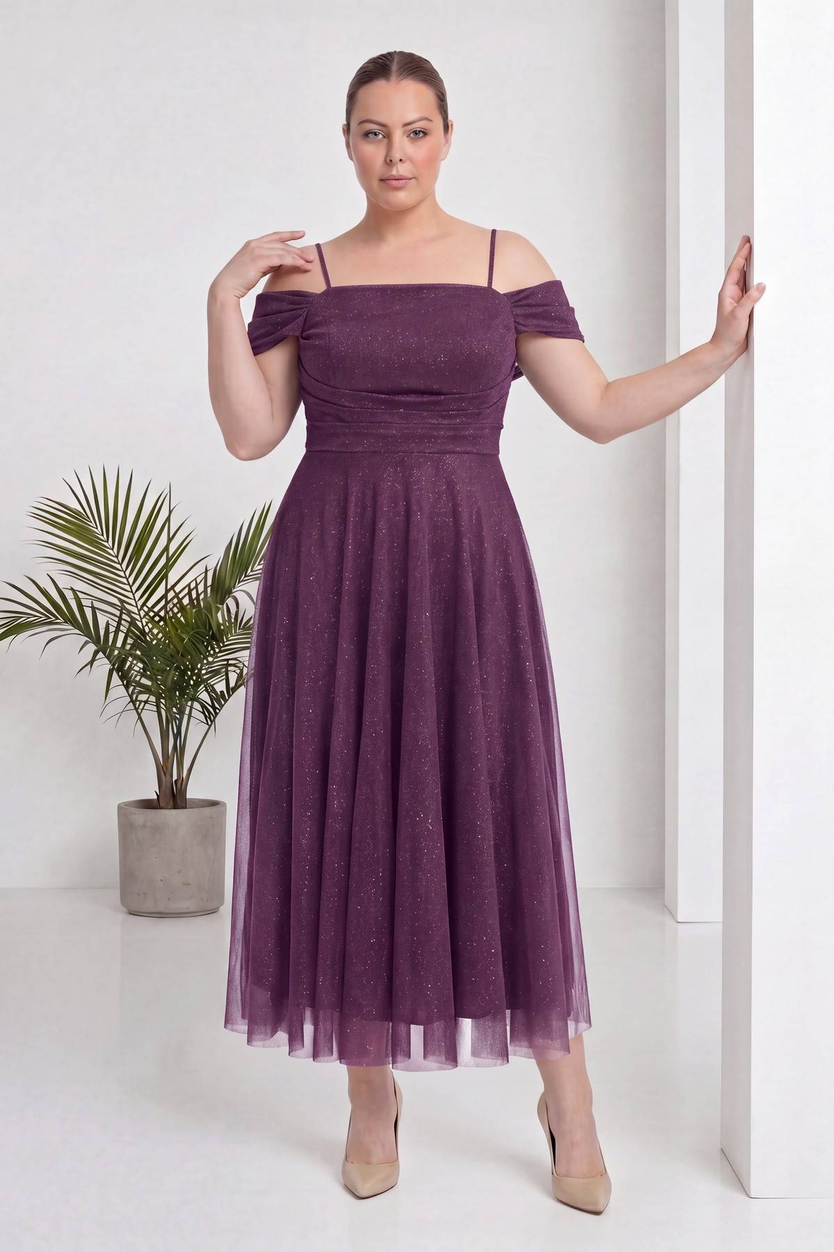 bele oturan kloş midi boylu simli mor drape detaylı ince askılı abiye 