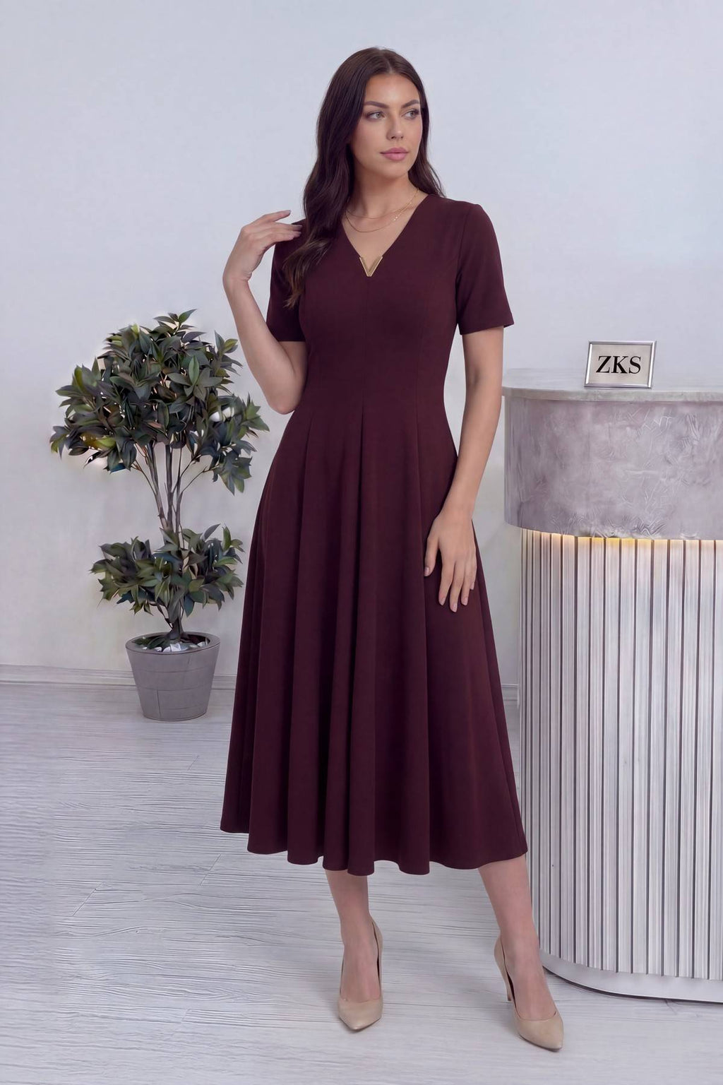 Mürdüm krep kısa kol v yaka pileli midi boy kloş elbise, günlük için 