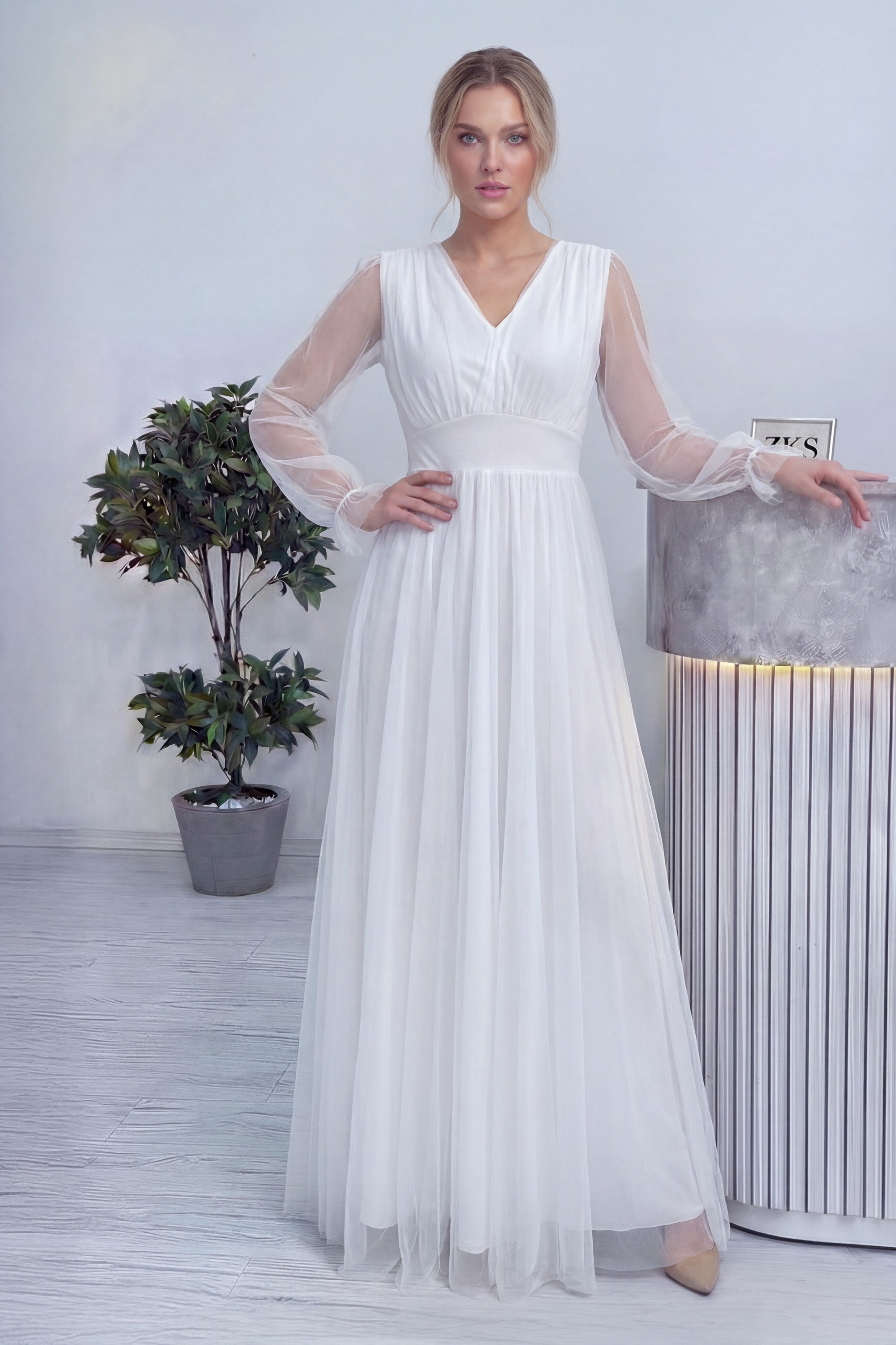 Beyaz V Yaka Tül Abiye Elbise