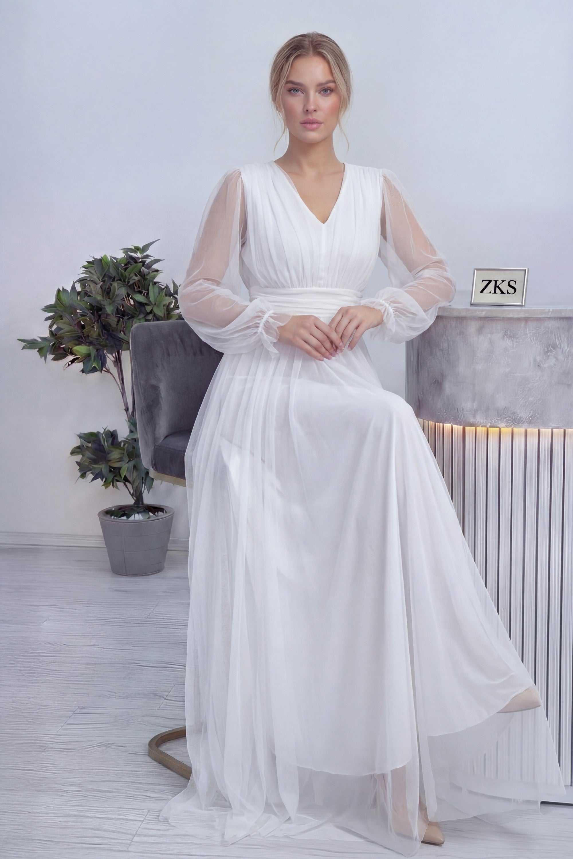 Beyaz V Yaka Tül Abiye Elbise