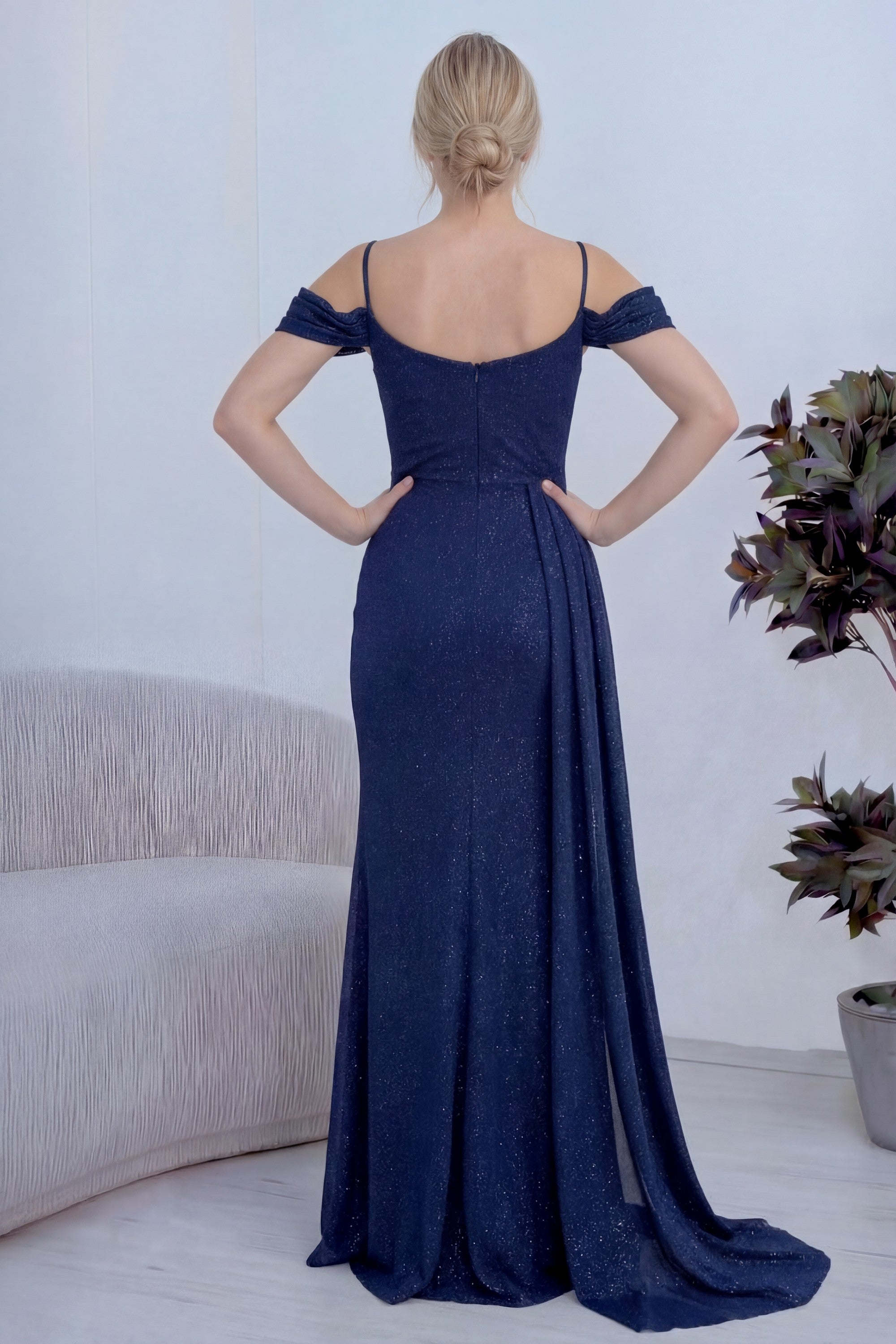 Lacivert Askılı Düşük Omuz Yırtmaç Detay Abiye Elbise