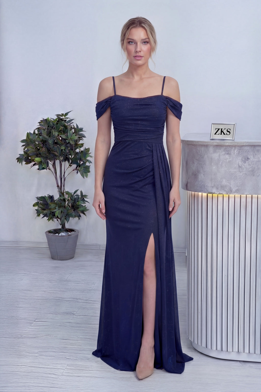 Lacivert Askılı Düşük Omuz Yırtmaç Detay Abiye Elbise