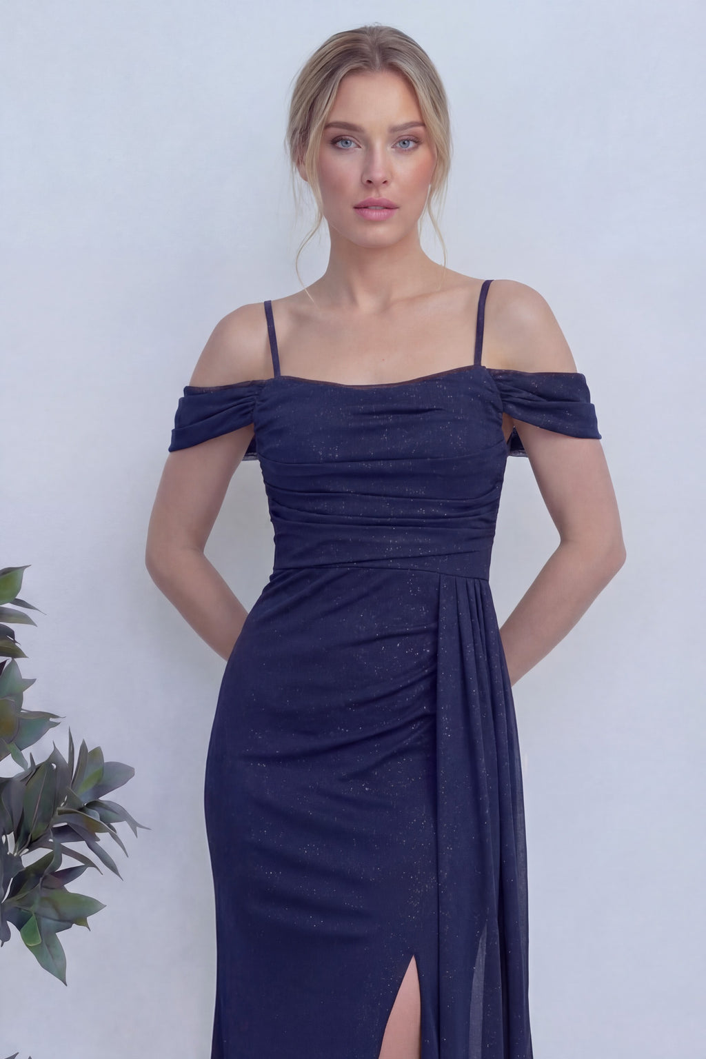 Lacivert Askılı Düşük Omuz Yırtmaç Detay Abiye Elbise