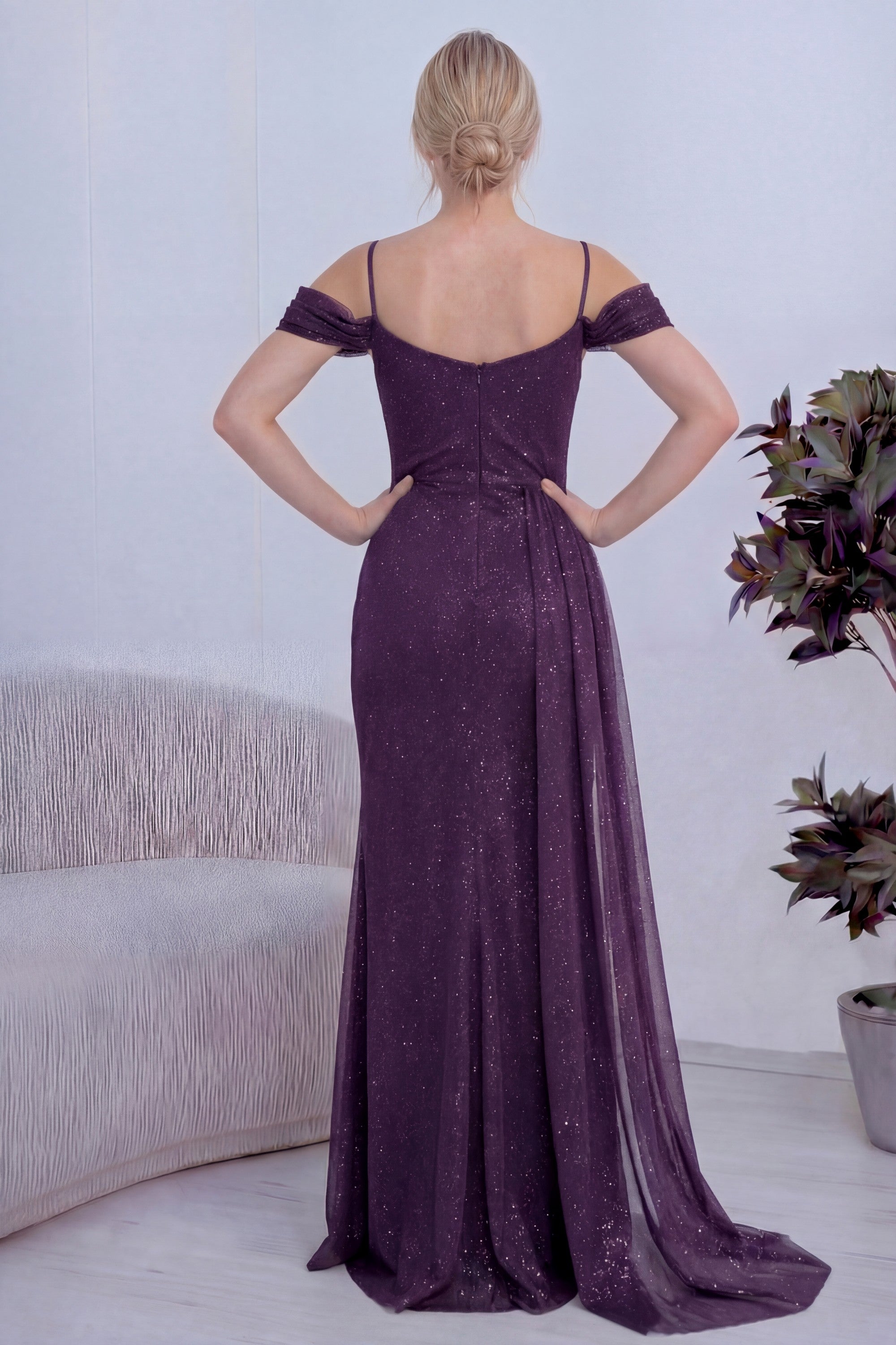 Mor Askılı Düşük Omuz Yırtmaç Detay Abiye Elbise