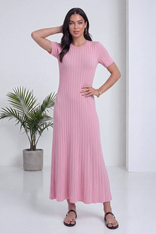 Pembe, bisiklet yaka, kısa kollu, fitilli triko midi elbise modeli önden görünüm