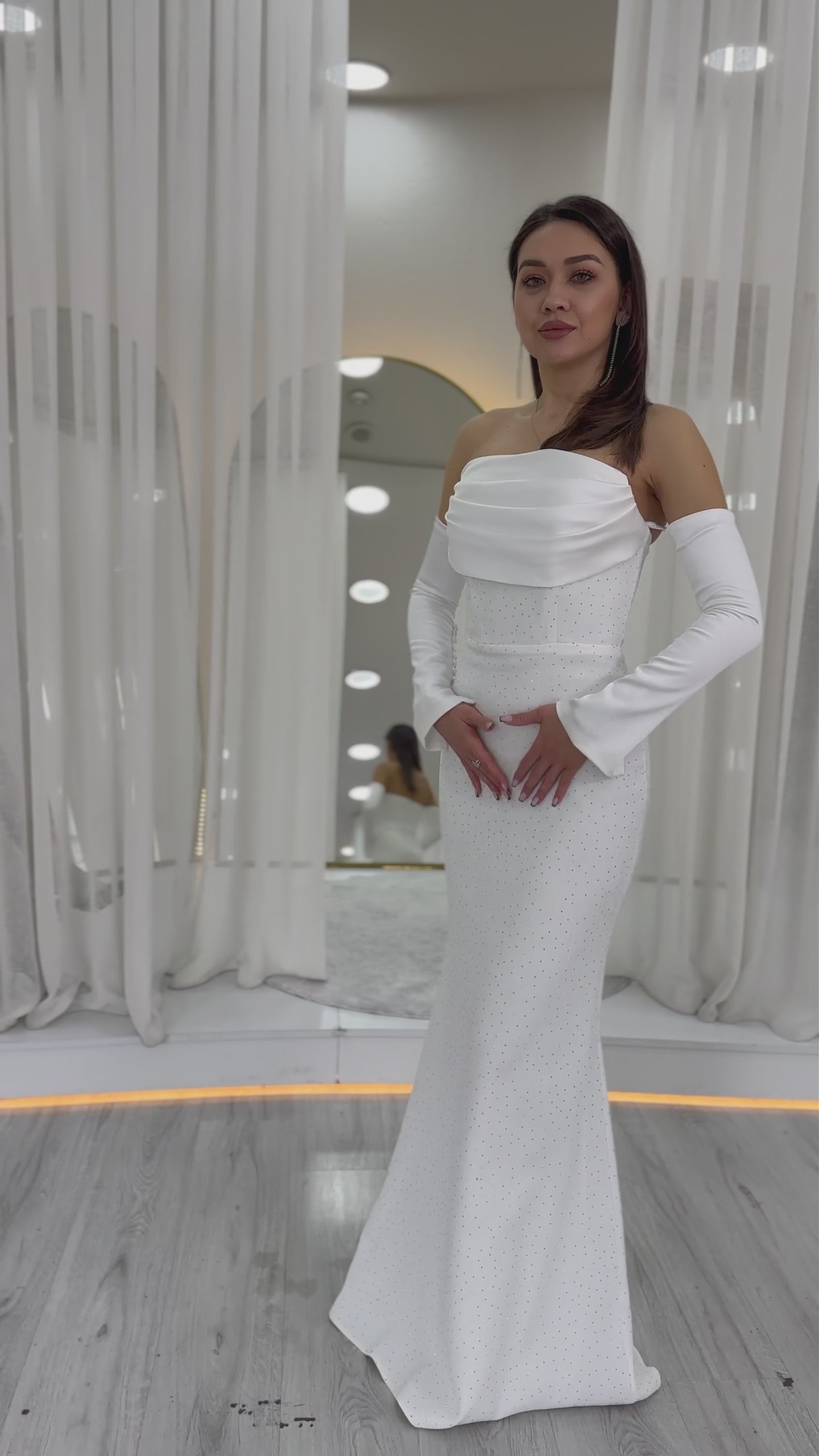 Straplez Kol Aksesuarlı Balık Saten Alya Elbise