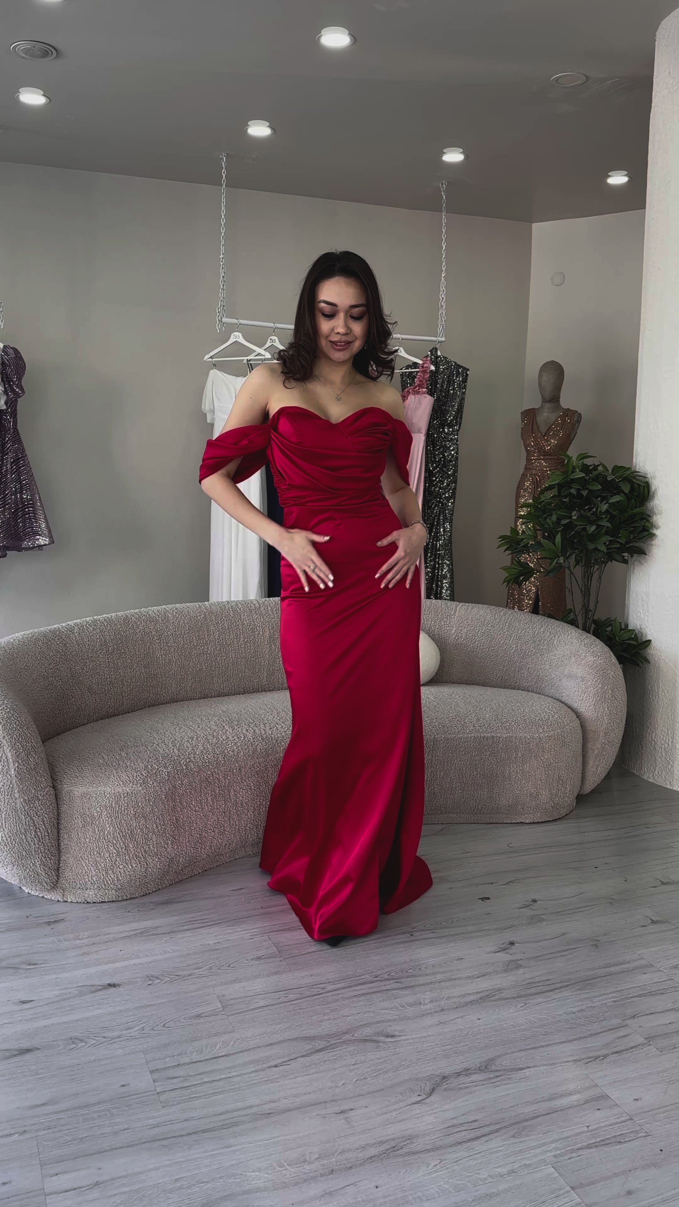 Kırmızı Sırt Dekolteli Düşük Omuz Drapeli Yırtmaçlı Saten Abiye Elbise