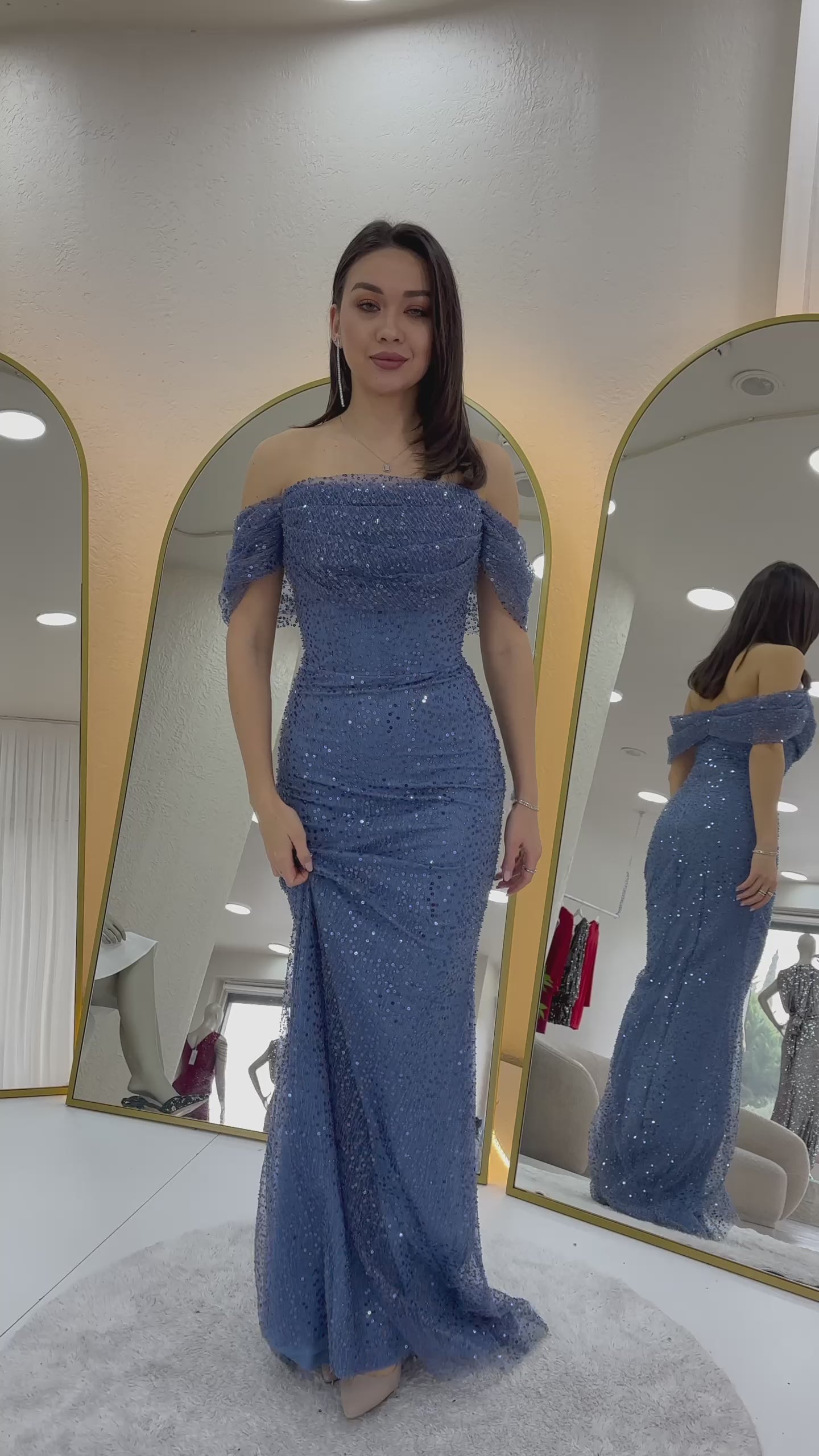 Madonna Yaka Pul İşlemeli Balık Abiye Elbise