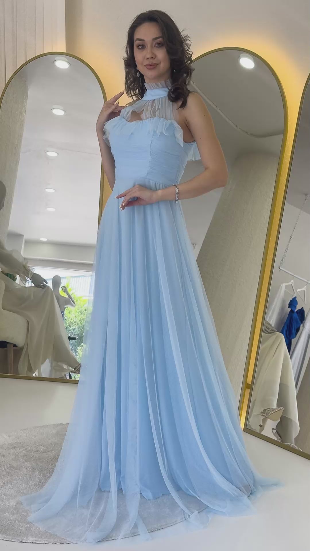 Bebe Mavisi Drapeli Kolsuz Tül Abiye Elbise
Başarılı
