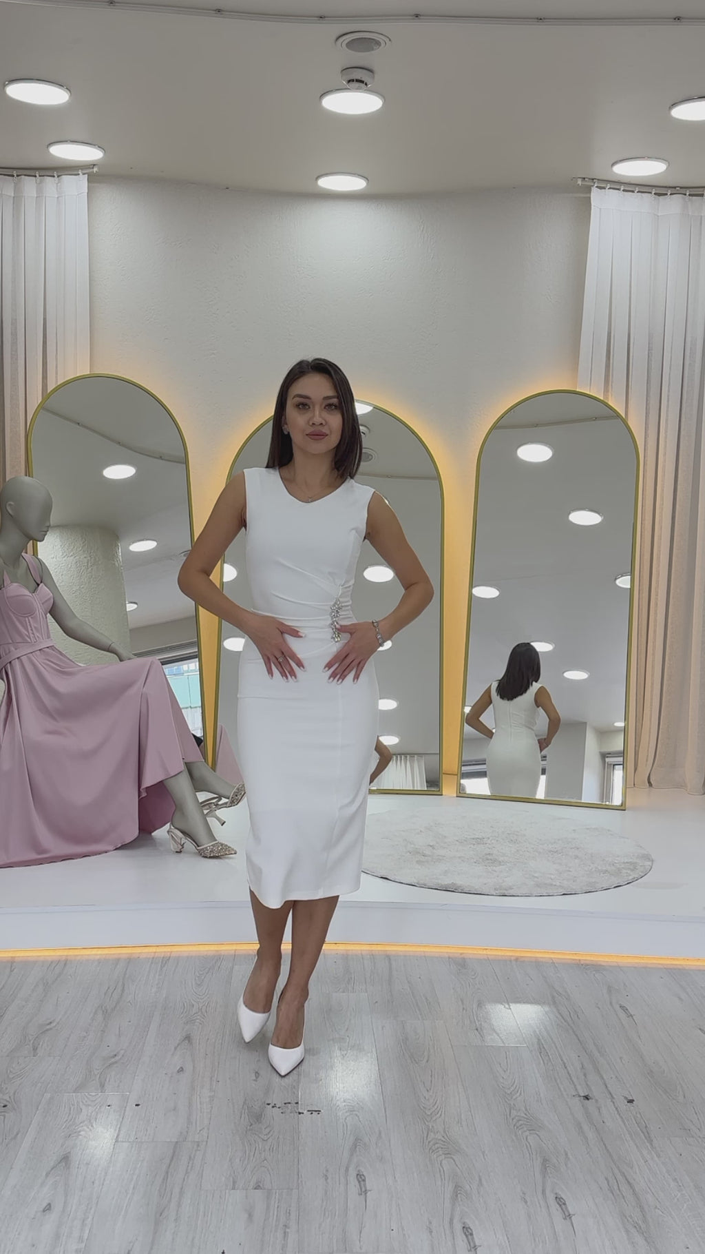 Beyaz Drapeli Broş Detaylı Midi Boy Büyük Beden Kalem Elbise
Başarılı
