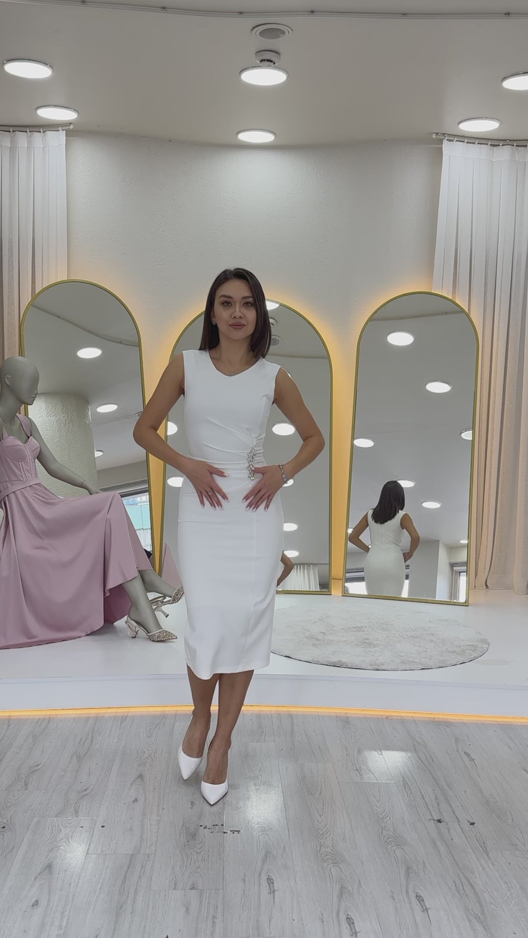 Beyaz Drapeli Broş Detaylı Midi Boy Büyük Beden Kalem Elbise
Başarılı
