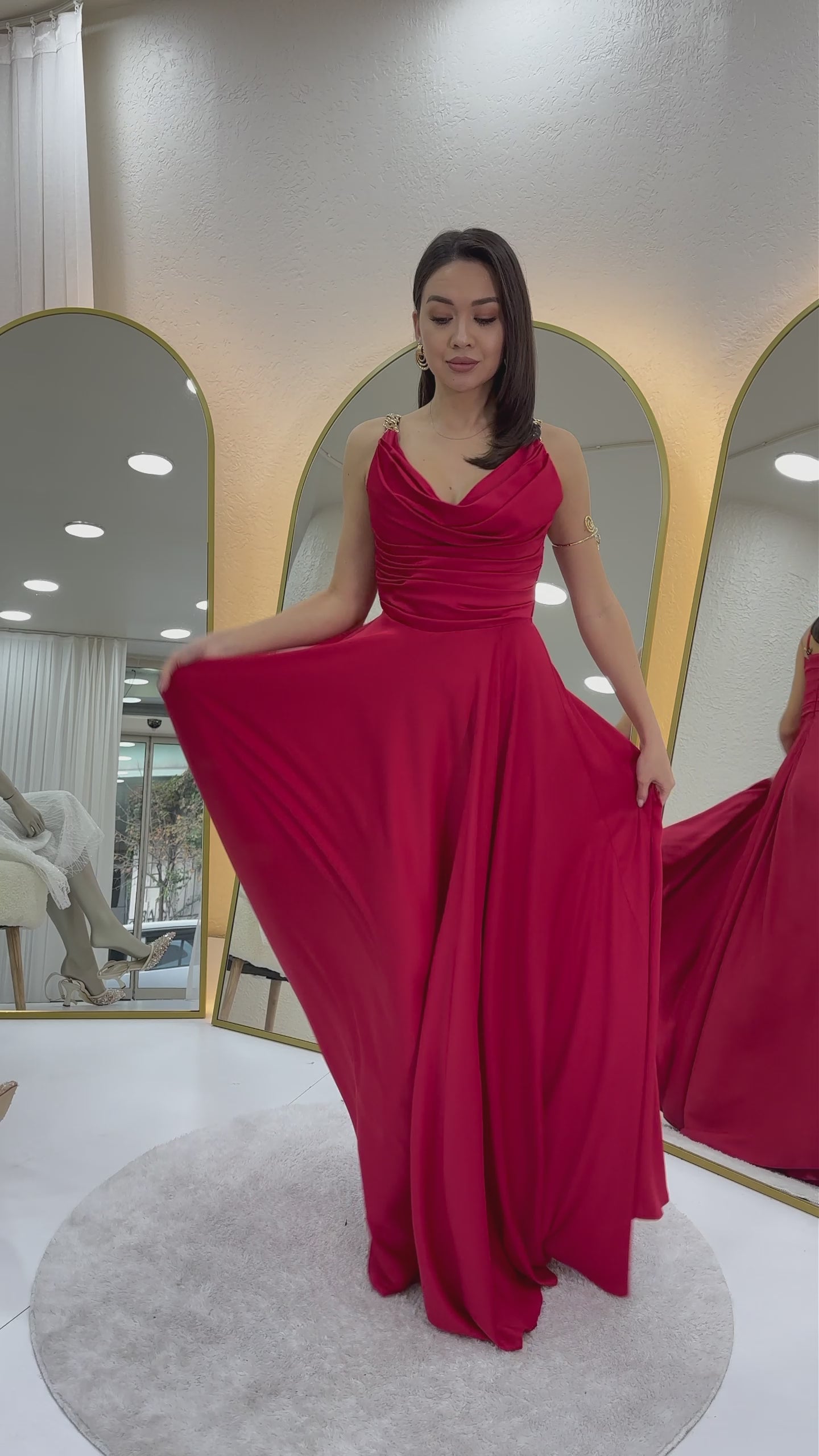 Gold Askılı Ön Drapeli Saten Yırtmaçlı 